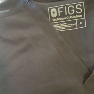 Catarina One-Pocket Scrub Top size small 

Zamora Jogger Scrub Pants size small